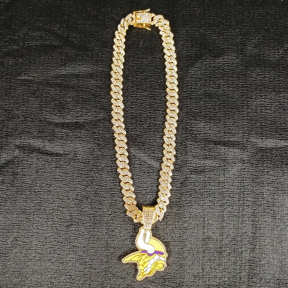 NFL Minnesota Vikings 20inch Necklace Pendant Cuban Chain Link Football Jewelry - Picture 3 of 6